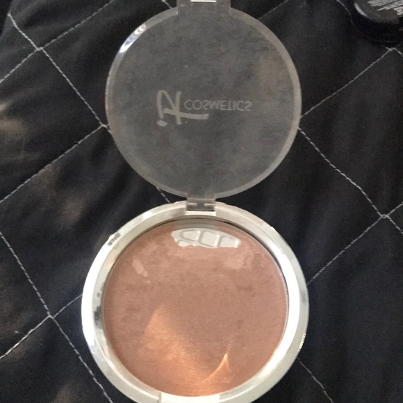 Bronzer - Picture 3 of 3